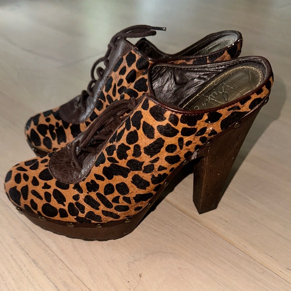Sam Edelman Cheetah Print Mules | Size 9 - Picture 6 of 7
